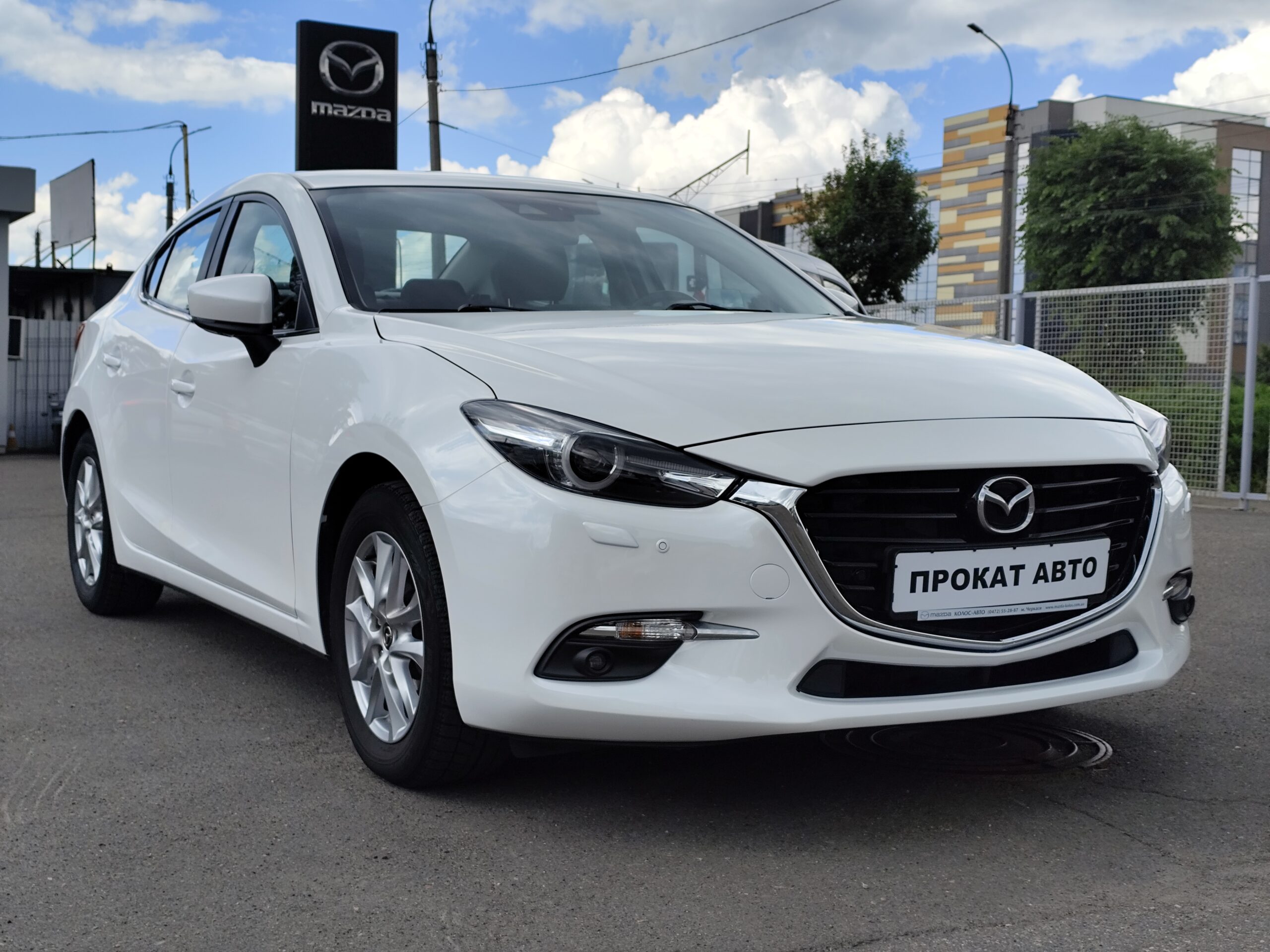 Подобово орендувати автомобіль Mazda