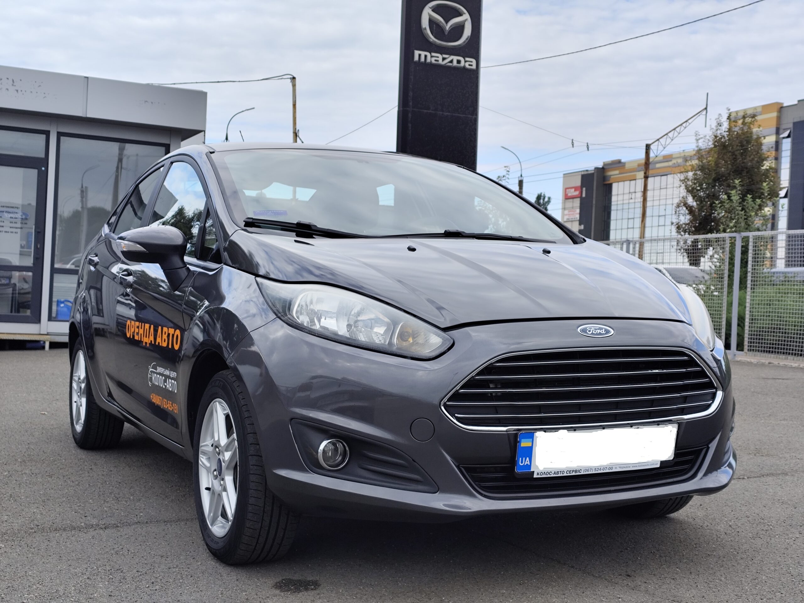 Орендувати Ford Fiesta Mk7 Рестайлінг (2014 року випуску) у кузові седан